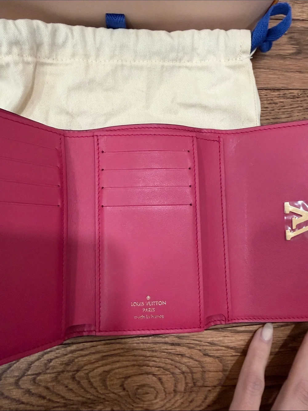 Louis Vuitton Capucines Compact Wallet Black - Picture 3 of 11
